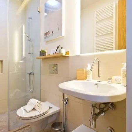 Boutique Rentals- Lovporto Ribeira Historic Center * Porto