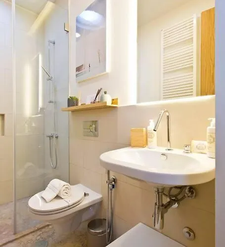 Boutique Rentals- Lovporto Ribeira Historic Center * Porto